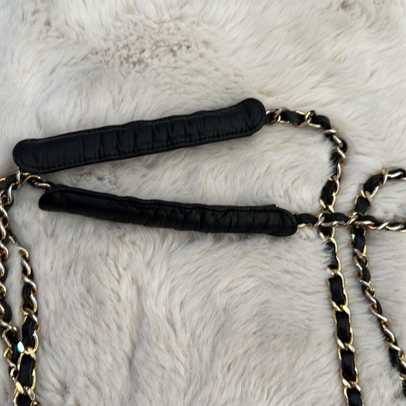 AUTHENTIC CHANEL BLACK VINTAGE BAG WITH BOX - Picture 15 of 17